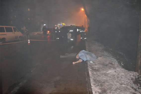 Жорстоке вбивство на вулиці Зеленій: труп чоловіка викинули з машини (ФОТО 18+) (фото) - фото 1 Жорстоке вбивство на вулиці Зеленій: труп чоловіка викинули з машини (ФОТО 18+) (фото) - фото 1