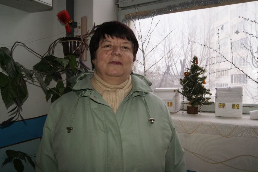 Тернополянка дарує усім мешканцям під`їзду святковий настрій (фото) (фото) - фото 1 Тернополянка дарує усім мешканцям під`їзду святковий настрій (фото) (фото) - фото 1