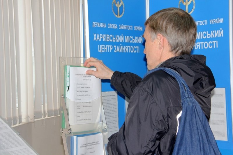 Харьковские военные подбирают себе новые кадры среди безработных в центре занятости (фото) - фото 1 Харьковские военные подбирают себе новые кадры среди безработных в центре занятости (фото) - фото 1
