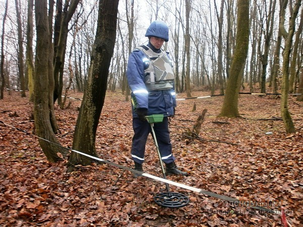 На Тернопільщині піротехніки вже кілька днів шукають вибухівку (фото) (фото) - фото 1 На Тернопільщині піротехніки вже кілька днів шукають вибухівку (фото) (фото) - фото 1