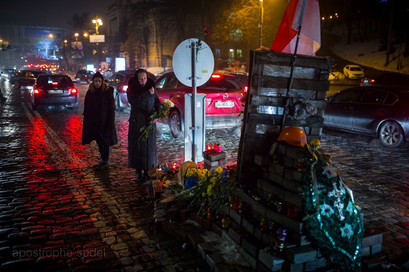 В Киеве почтили память героев «Небесной сотни» (ФОТО) (фото) - фото 1 В Киеве почтили память героев «Небесной сотни» (ФОТО) (фото) - фото 1