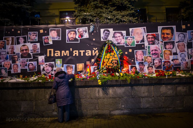 В Киеве почтили память героев «Небесной сотни» (ФОТО) (фото) - фото 1 В Киеве почтили память героев «Небесной сотни» (ФОТО) (фото) - фото 1