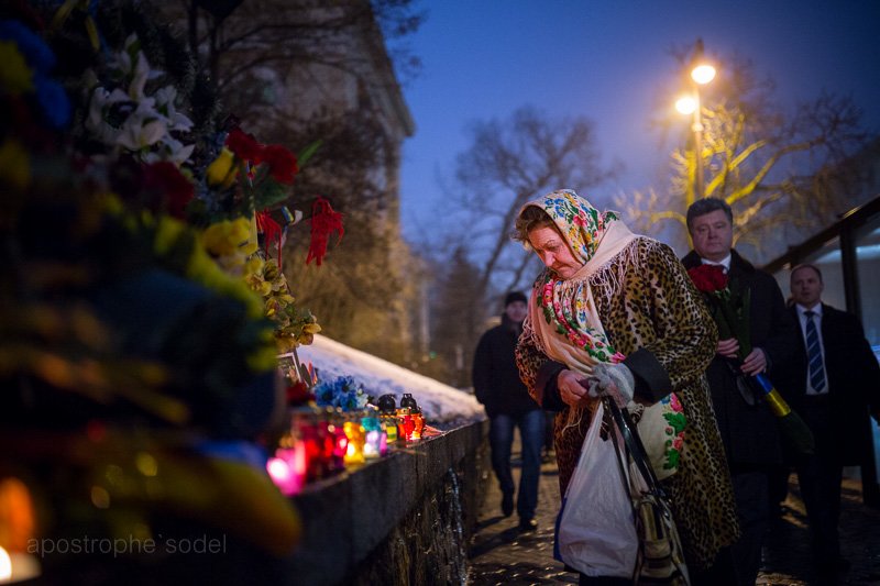 В Киеве почтили память героев «Небесной сотни» (ФОТО) (фото) - фото 1 В Киеве почтили память героев «Небесной сотни» (ФОТО) (фото) - фото 1