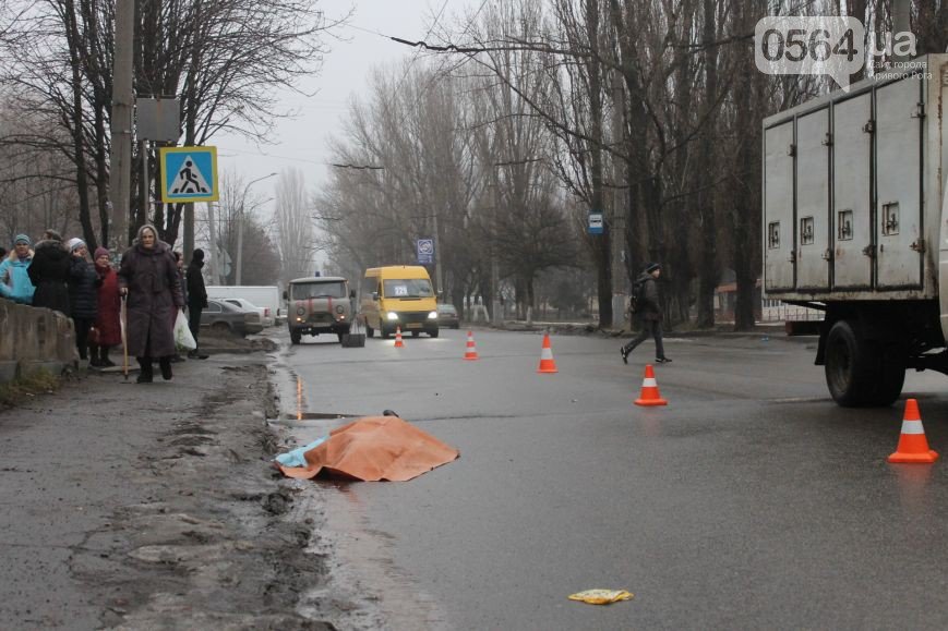 В Кривом Роге под колесами КРАЗа погиб ребенок, исполнительная власть встретилась с общественностью (фото) - фото 1 В Кривом Роге под колесами КРАЗа погиб ребенок, исполнительная власть встретилась с общественностью (фото) - фото 1