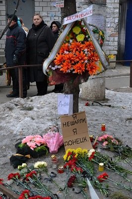 В Донецке состоялась панихида в память о погибших мирных жителях (фото) - фото 6 В Донецке состоялась панихида в память о погибших мирных жителях (фото) - фото 6