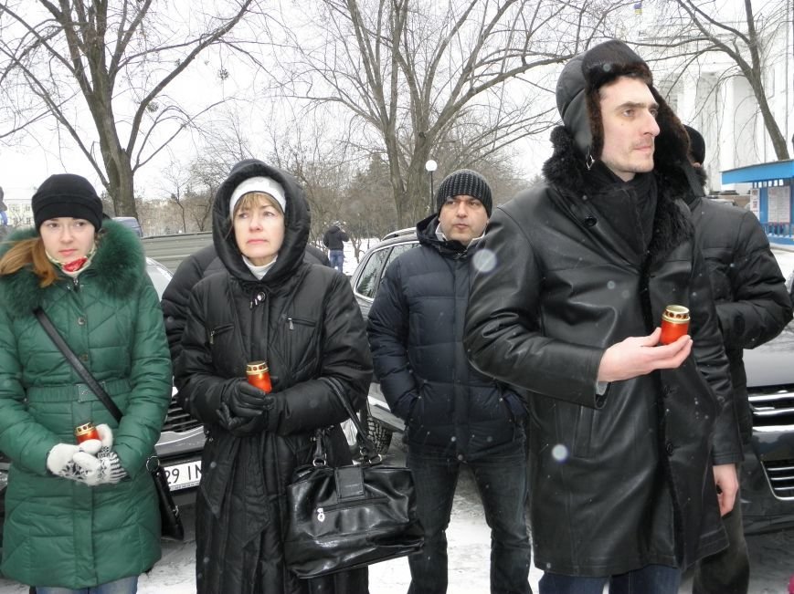 В Краматорске почтили память погибших мариупольцев (ФОТО и ВИДЕО) (фото) - фото 1 В Краматорске почтили память погибших мариупольцев (ФОТО и ВИДЕО) (фото) - фото 1