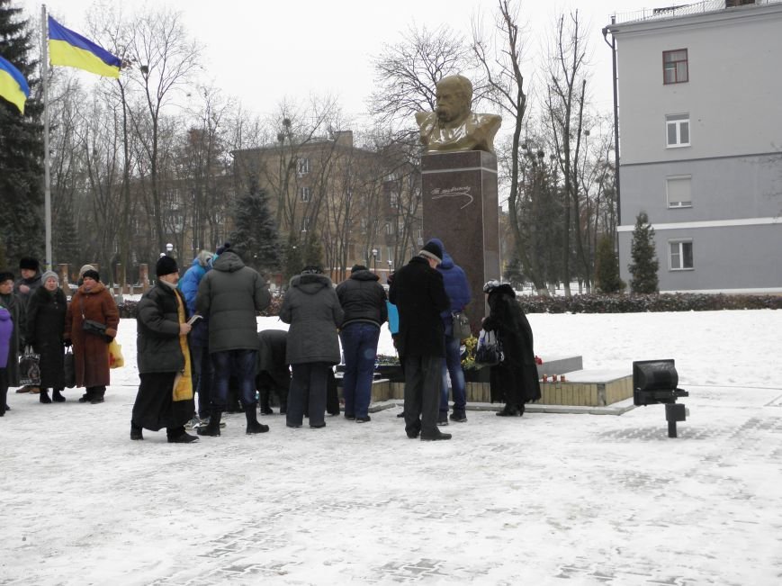 В Краматорске почтили память погибших мариупольцев (ФОТО и ВИДЕО) (фото) - фото 1 В Краматорске почтили память погибших мариупольцев (ФОТО и ВИДЕО) (фото) - фото 1