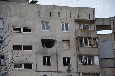 Мариуполь приходит в себя после вчерашнего обстрела (фото) - фото 2 Мариуполь приходит в себя после вчерашнего обстрела (фото) - фото 2