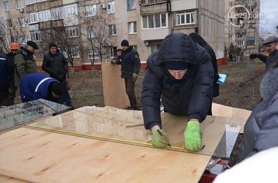 Мариуполь приходит в себя после вчерашнего обстрела (фото) - фото 2 Мариуполь приходит в себя после вчерашнего обстрела (фото) - фото 2