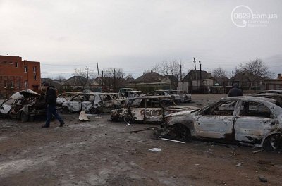 Мариуполь приходит в себя после вчерашнего обстрела (фото) - фото 2 Мариуполь приходит в себя после вчерашнего обстрела (фото) - фото 2