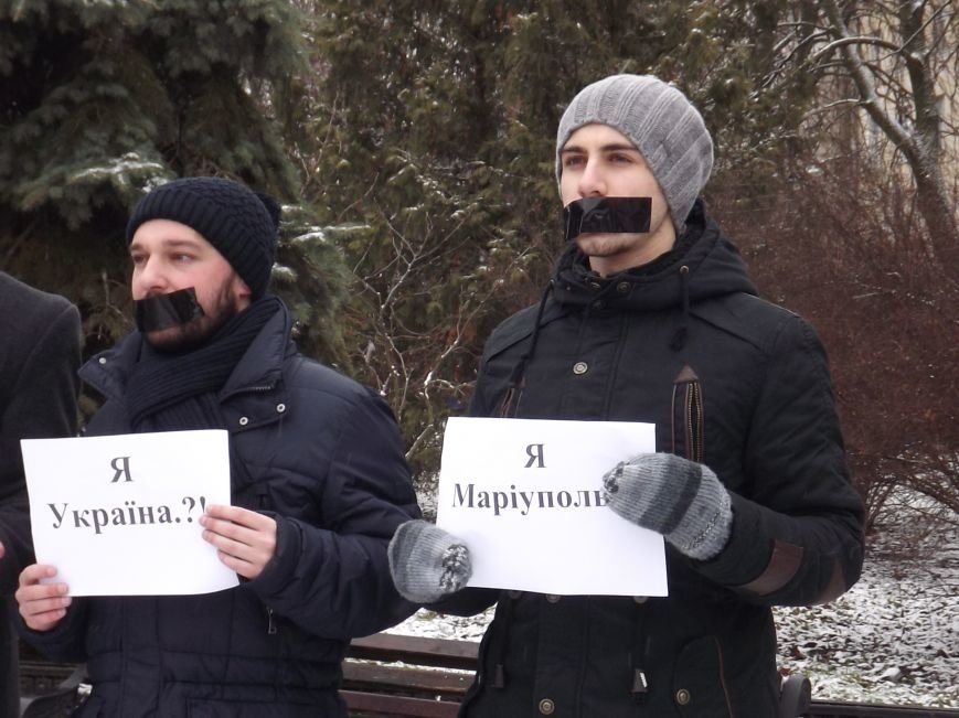 Понад півсотні тернополян вийшли на акцію “Я - Маріуполь” (ФОТО) (фото) - фото 1 Понад півсотні тернополян вийшли на акцію “Я - Маріуполь” (ФОТО) (фото) - фото 1