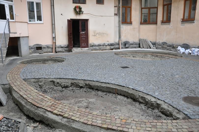 На вулиці Коперника відремонтували внутрішній дворик майже за 300 тис. грн.(ФОТО+ВІДЕО) (фото) - фото 1 На вулиці Коперника відремонтували внутрішній дворик майже за 300 тис. грн.(ФОТО+ВІДЕО) (фото) - фото 1