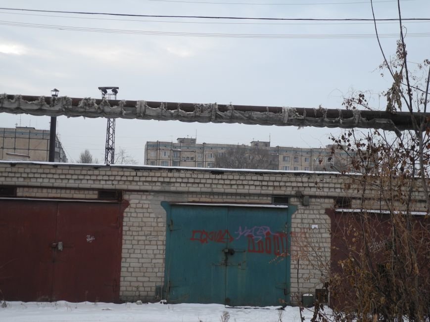 По этим трубам идёт подача тепла в дома по ул. Умниковой, Х-лет. Октября и Урицкого По этим трубам идёт подача тепла в дома по ул. Умниковой, Х-лет. Октября и Урицкого