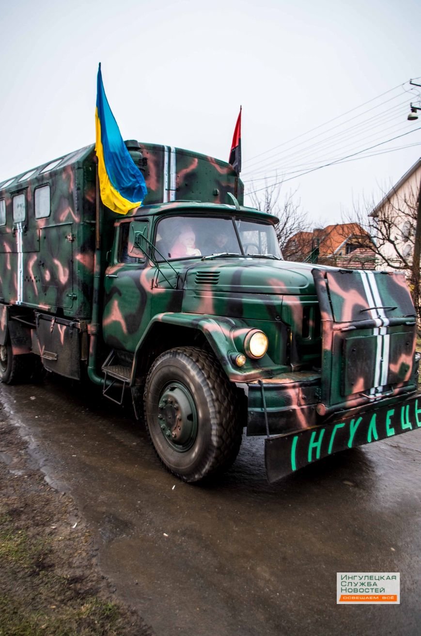 Криворожане отправили бойцам в зону АТО автомобиль и гуманитарную помощь (ФОТОРЕПОРТАЖ) (фото) - фото 1 Криворожане отправили бойцам в зону АТО автомобиль и гуманитарную помощь (ФОТОРЕПОРТАЖ) (фото) - фото 1