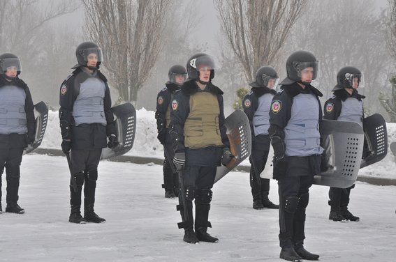 В Харькове курсанты-милиционеры патрулируют улицы, но только рядом со своим вузом (ФОТО) (фото) - фото 1 В Харькове курсанты-милиционеры патрулируют улицы, но только рядом со своим вузом (ФОТО) (фото) - фото 1