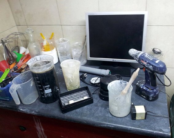В Киеве из подпольной нарколаборатории изъяли на полмиллиона гривен готового наркотика (ФОТО) (фото) - фото 1 В Киеве из подпольной нарколаборатории изъяли на полмиллиона гривен готового наркотика (ФОТО) (фото) - фото 1