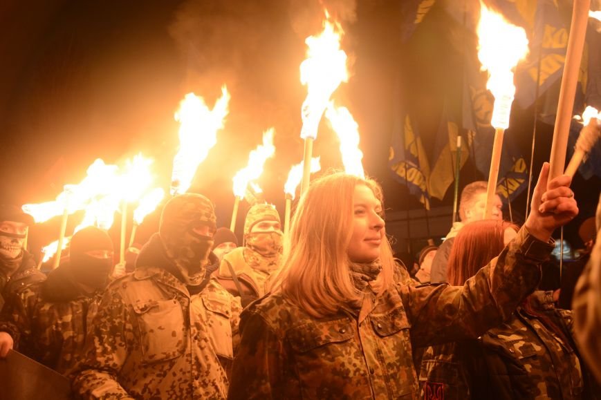 В Киеве прошло факельное шествие в память о Героях Крут (фото) - фото 2 В Киеве прошло факельное шествие в память о Героях Крут (фото) - фото 2