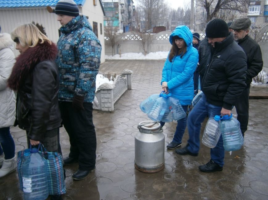 Жители Димитрова снова в поисках воды (фото) - фото 10 Жители Димитрова снова в поисках воды (фото) - фото 10