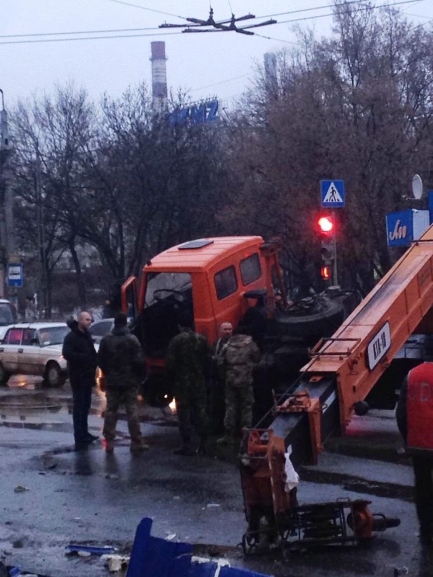 В Краматорске произошло ДТП с участием военной техники (ФОТО) (фото) - фото 3 В Краматорске произошло ДТП с участием военной техники (ФОТО) (фото) - фото 3