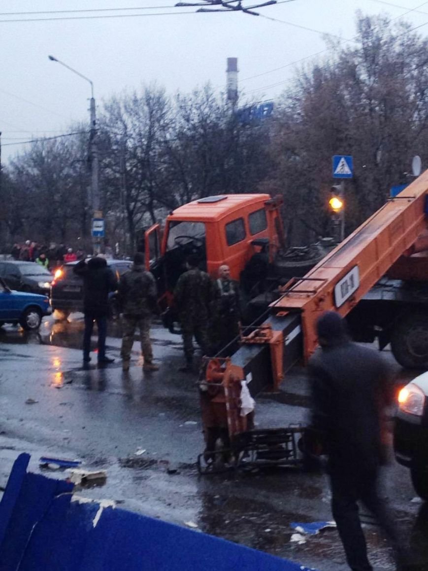 В Краматорске произошло ДТП с участием военной техники (ФОТО) (фото) - фото 3 В Краматорске произошло ДТП с участием военной техники (ФОТО) (фото) - фото 3