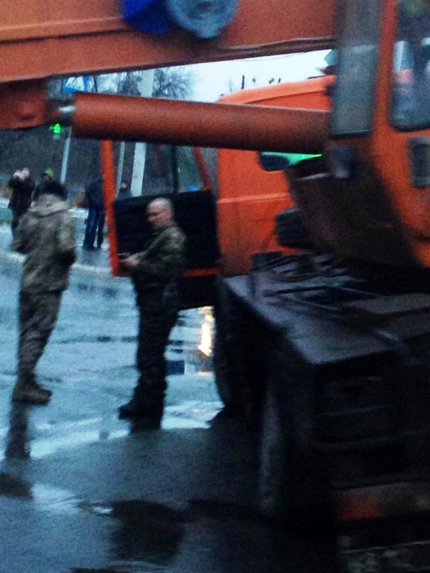 В Краматорске произошло ДТП с участием военной техники (ФОТО) (фото) - фото 3 В Краматорске произошло ДТП с участием военной техники (ФОТО) (фото) - фото 3