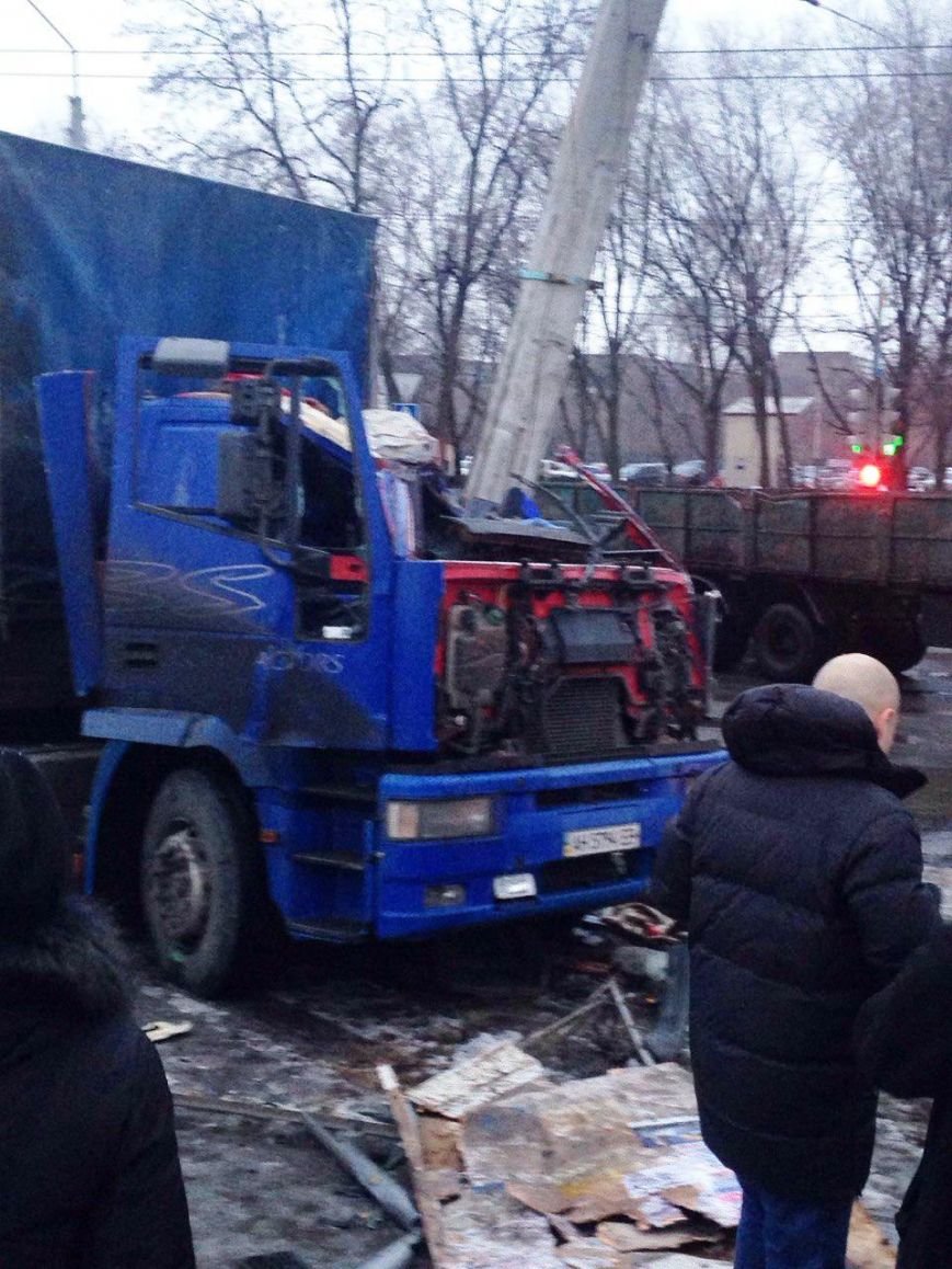 В Краматорске произошло ДТП с участием военной техники (ФОТО) (фото) - фото 2 В Краматорске произошло ДТП с участием военной техники (ФОТО) (фото) - фото 2