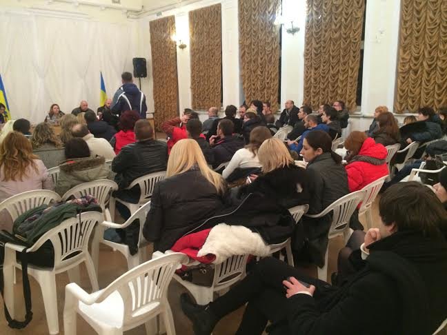 В Мариуполе «интеллектуальный десант» предложил волонтерам активно противодействовать «бабкам за бабки» (ФОТО) (фото) - фото 1 В Мариуполе «интеллектуальный десант» предложил волонтерам активно противодействовать «бабкам за бабки» (ФОТО) (фото) - фото 1