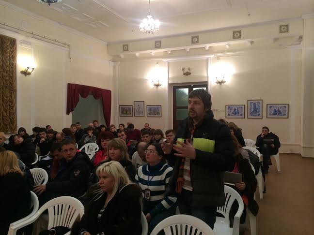 В Мариуполе «интеллектуальный десант» предложил волонтерам активно противодействовать «бабкам за бабки» (ФОТО) (фото) - фото 1 В Мариуполе «интеллектуальный десант» предложил волонтерам активно противодействовать «бабкам за бабки» (ФОТО) (фото) - фото 1