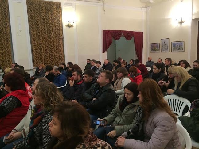В Мариуполе «интеллектуальный десант» предложил волонтерам активно противодействовать «бабкам за бабки» (ФОТО) (фото) - фото 1 В Мариуполе «интеллектуальный десант» предложил волонтерам активно противодействовать «бабкам за бабки» (ФОТО) (фото) - фото 1