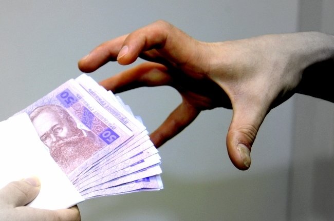 Тиждень у Полтаві: скандал з депутатами, графіті-меморіал та корупція (фото) - фото 5 Тиждень у Полтаві: скандал з депутатами, графіті-меморіал та корупція (фото) - фото 5