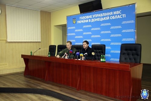 2015_02_02_Mariupol_Press-konferencija Abroskin-Shkirjak_6s