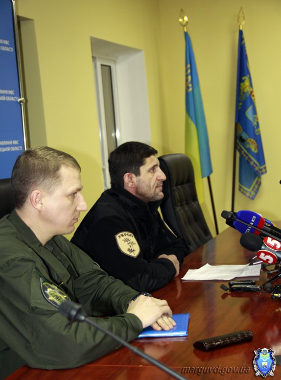 2015_02_02_Mariupol_Press-konferencija Abroskin-Shkirjak_13s