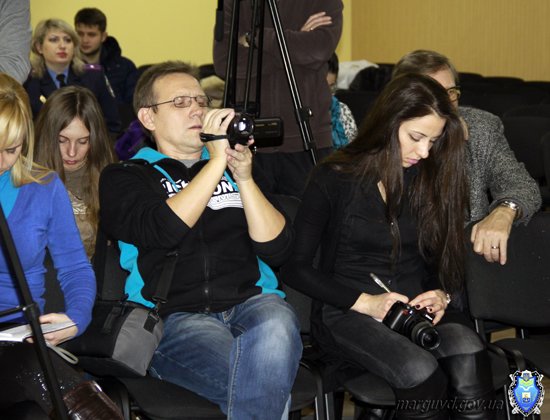 2015_02_02_Mariupol_Press-konferencija Abroskin-Shkirjak_2s