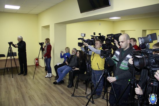 2015_02_02_Mariupol_Press-konferencija Abroskin-Shkirjak_8s