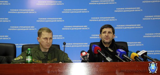 2015_02_02_Mariupol_Press-konferencija Abroskin-Shkirjak_7s