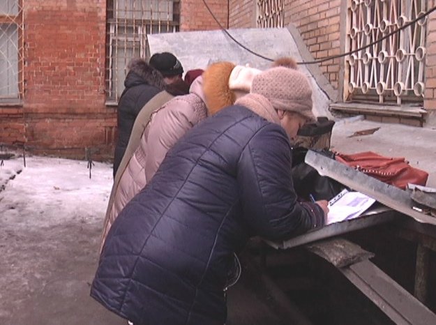 «Счастливый билет»: как жители Донбасса получают пропуски для выезда из зоны АТО (фото) - фото 2 «Счастливый билет»: как жители Донбасса получают пропуски для выезда из зоны АТО (фото) - фото 2