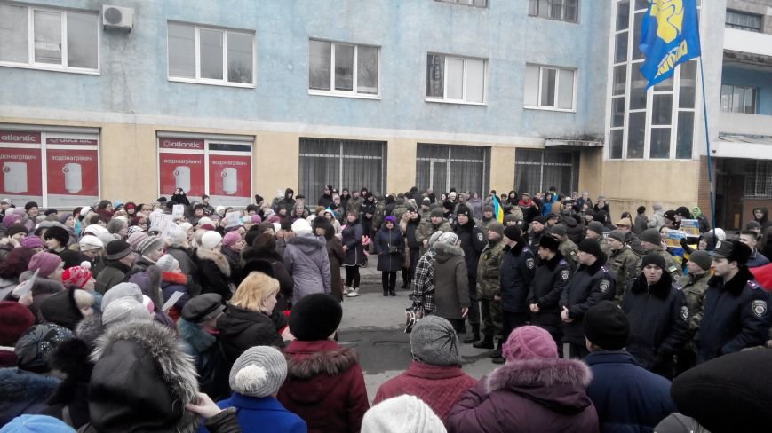 В Краматорске начался митинг против мобилизации: ФОТОРЕПОРТАЖ (ОБНОВЛЯЕТСЯ!) (фото) - фото 16 В Краматорске начался митинг против мобилизации: ФОТОРЕПОРТАЖ (ОБНОВЛЯЕТСЯ!) (фото) - фото 16