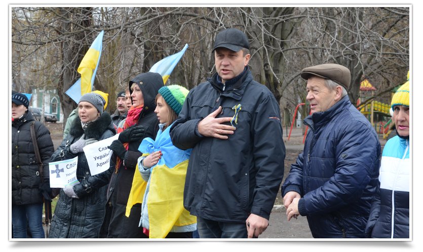 В Краматорске пикетируют военкомат противники мобилизации (фото) - фото 3 В Краматорске пикетируют военкомат противники мобилизации (фото) - фото 3