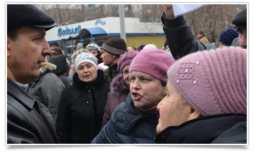 В Краматорске пикетируют военкомат противники мобилизации (фото) - фото 8 В Краматорске пикетируют военкомат противники мобилизации (фото) - фото 8