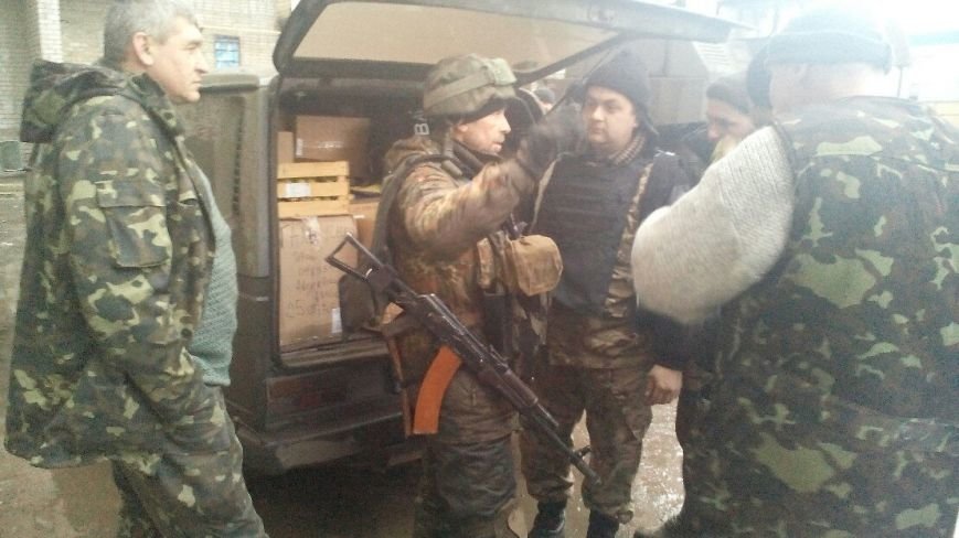 Криворожские волонтеры - единственные, кто смог под «градами» доставить продукты бойцам в Авдеевку (ФОТО) (фото) - фото 1 Криворожские волонтеры - единственные, кто смог под «градами» доставить продукты бойцам в Авдеевку (ФОТО) (фото) - фото 1