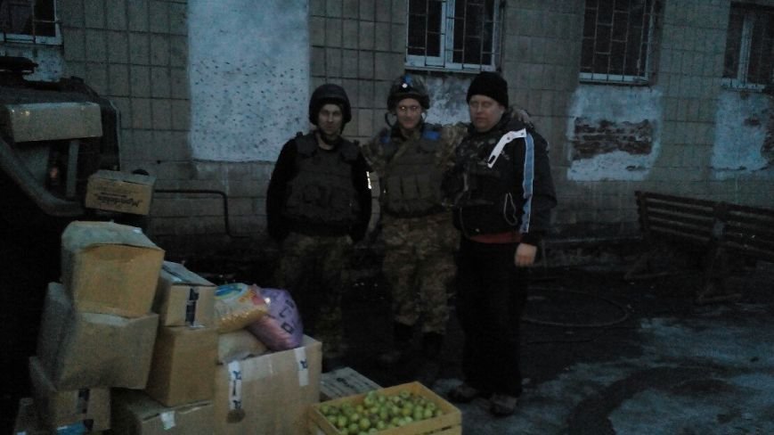Криворожские волонтеры - единственные, кто смог под «градами» доставить продукты бойцам в Авдеевку (ФОТО) (фото) - фото 1 Криворожские волонтеры - единственные, кто смог под «градами» доставить продукты бойцам в Авдеевку (ФОТО) (фото) - фото 1