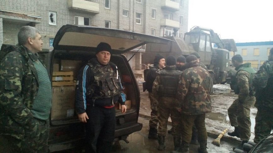 Криворожские волонтеры - единственные, кто смог под «градами» доставить продукты бойцам в Авдеевку (ФОТО) (фото) - фото 1 Криворожские волонтеры - единственные, кто смог под «градами» доставить продукты бойцам в Авдеевку (ФОТО) (фото) - фото 1