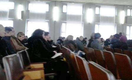 Сегодня в квартиры мариупольцев, пострадавших от обстрела, прийдут описывать ущерб и узнавать социальное положение семей (ФОТО) (фото) - фото 1 Сегодня в квартиры мариупольцев, пострадавших от обстрела, прийдут описывать ущерб и узнавать социальное положение семей (ФОТО) (фото) - фото 1