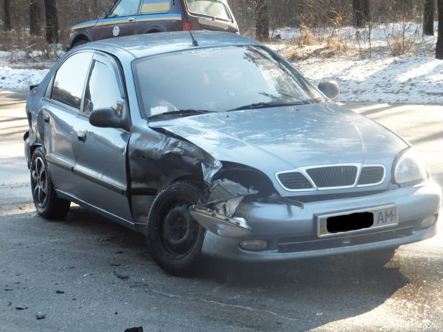 В Кировограде произошло масштабное ДТП с участием трех автомобилей и электроопоры. Фото (фото) - фото 1 В Кировограде произошло масштабное ДТП с участием трех автомобилей и электроопоры. Фото (фото) - фото 1