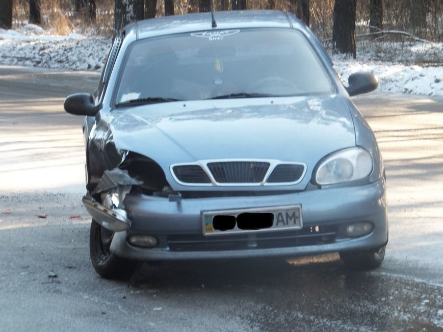 В Кировограде произошло масштабное ДТП с участием трех автомобилей и электроопоры. Фото (фото) - фото 1 В Кировограде произошло масштабное ДТП с участием трех автомобилей и электроопоры. Фото (фото) - фото 1