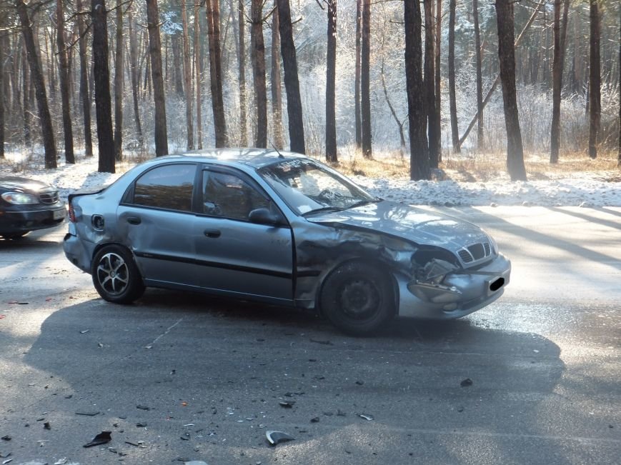В Кировограде произошло масштабное ДТП с участием трех автомобилей и электроопоры. Фото (фото) - фото 1 В Кировограде произошло масштабное ДТП с участием трех автомобилей и электроопоры. Фото (фото) - фото 1
