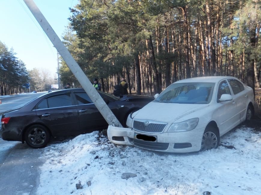 В Кировограде произошло масштабное ДТП с участием трех автомобилей и электроопоры. Фото (фото) - фото 1 В Кировограде произошло масштабное ДТП с участием трех автомобилей и электроопоры. Фото (фото) - фото 1