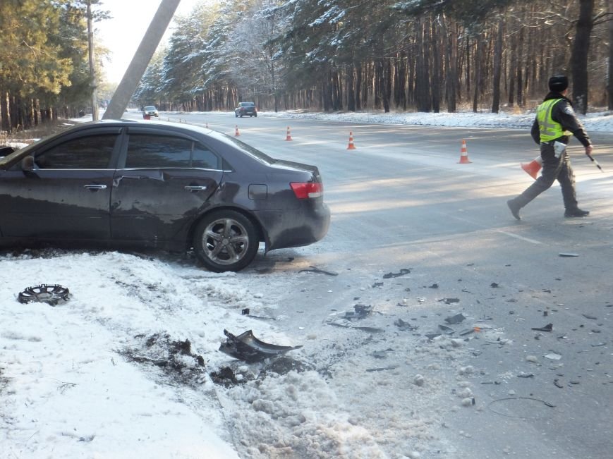 В Кировограде произошло масштабное ДТП с участием трех автомобилей и электроопоры. Фото (фото) - фото 1 В Кировограде произошло масштабное ДТП с участием трех автомобилей и электроопоры. Фото (фото) - фото 1