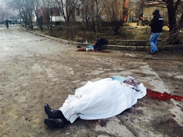 В Донецке Текстильщик попал под мощный артобстрел - снаряды попали в больницу и детсад (фото) - фото 1 В Донецке Текстильщик попал под мощный артобстрел - снаряды попали в больницу и детсад (фото) - фото 1