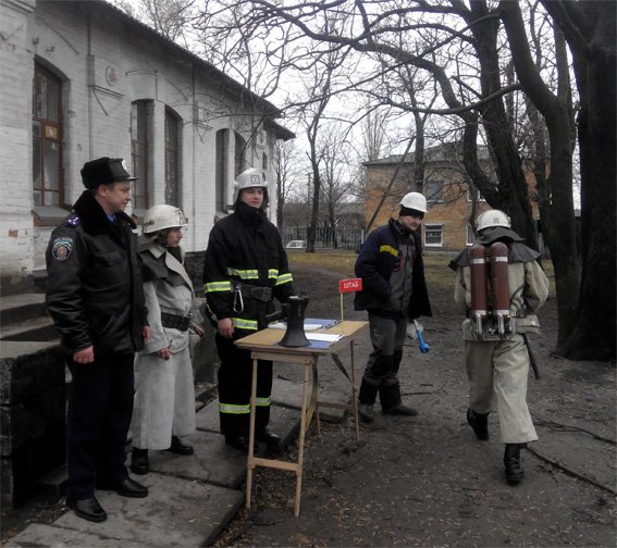 На Кіровоградщині міліціонери з іншими відомствами відпрацьовують злагодженість дій у разі виявлення вибухового пристрою (фото) - фото 1 На Кіровоградщині міліціонери з іншими відомствами відпрацьовують злагодженість дій у разі виявлення вибухового пристрою (фото) - фото 1